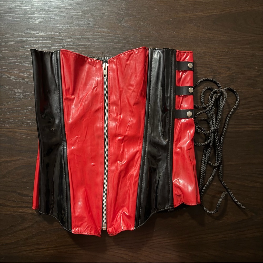 Allure Black Leather Design